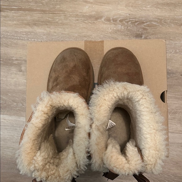 UGG Chestnut Bailey Bow Women’s 7 - Picture 6 of 12